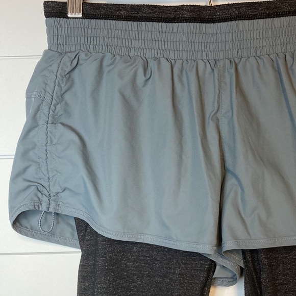 Athleta Go Getter Heathered Yoga Running 2 in 1 Capri / Short Leggings - Picture 3 of 16